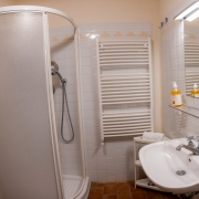 Cabbiavoli-Tuscany-CiliegioApartment-bagnoshower1