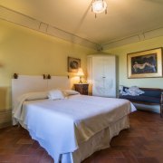 Yellowroom_villa_cabbiavoli_tuscany